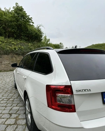 Skoda Octavia cena 45900 przebieg: 217490, rok produkcji 2019 z Nysa małe 254